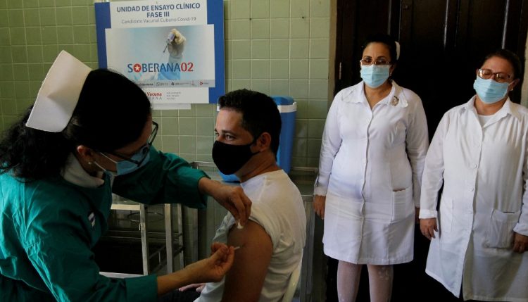 Un cubano de cada cinco recibió al menos una dosis de vacuna nacional. FOTO / AFP