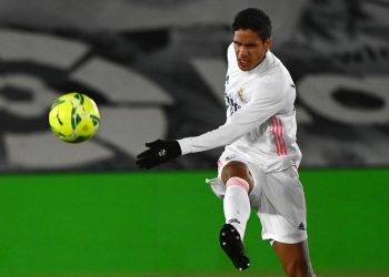 Varane da positivo a COVID-19 y será baja en el Real Madrid ante Liverpool y Barcelona