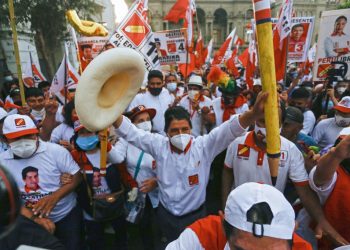 Tres candidatos a la presidencia de Perú bajo la lupa de la fiscalía