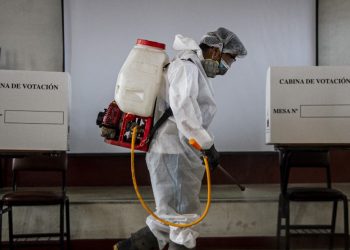 OMS: La pandemia está en un «punto crítico» con contagios que aumentan exponencialmente