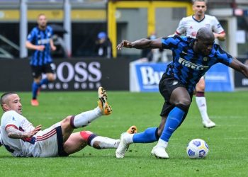 Inter de Milán sufre pero logra ante el Cagliari su 11ª victoria consecutiva