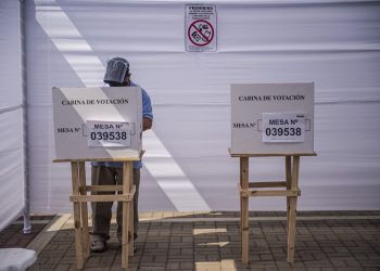 Comienza conteo de votos de elecciones presidenciales en Perú