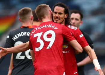 Edinson Cavani acerca al subcampeonato al Manchester United