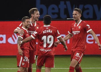 Sevilla gana al Celta 4-3 y no renuncia a pelear por el título