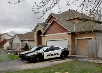 Arrestan por homicidio culposo a mujer policía que mató a joven afroamericano en Minneapolis