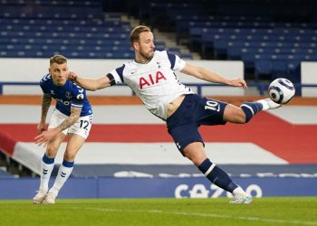 Kane se distancia de Salah como máximo goleador de la Premier League