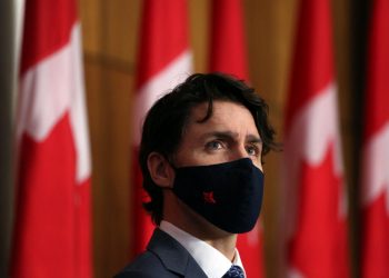 Primer ministro de Canadá, Justin Trudeau, recibe primera dosis de la vacuna de AstraZeneca