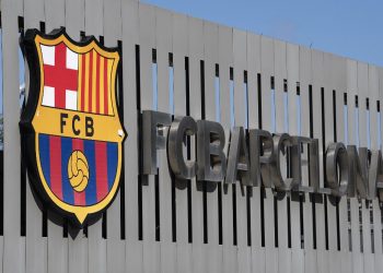 Gobierno de El Salvador estrecha vínculos con el FC Barcelona