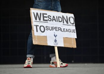 La Superliga europea se desmorona, el fútbol recupera el aliento