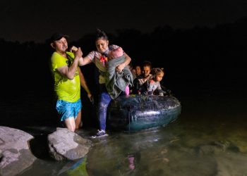«Cuerpos atrapados» en el Río Grande: rescatistas mexicanos tienen mensaje para inmigrantes