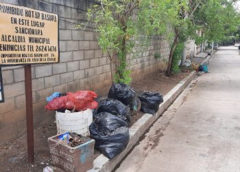 Habitantes de El Milagro 2, en Usulután, se organizan para recoger basura