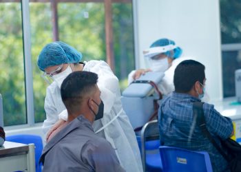 Autoridades destacan proceso ordenado y satisfacción de la población salvadoreña en vacunación contra la COVID-19