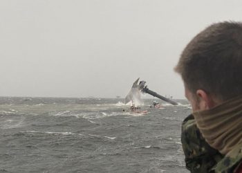 Un muerto y 12 desaparecidos tras volcar un barco en la costa de Luisiana