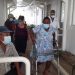 «Agradecida con el presidente Bukele. Mi madre y otros ancianos necesitaban la vacuna»: Hija de beneficiada con vacuna anti COVID-19