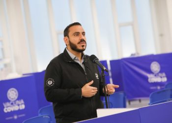 Más de 300,000 personas han sido vacunadas contra la COVID-19 en El Salvador: ministro de Salud