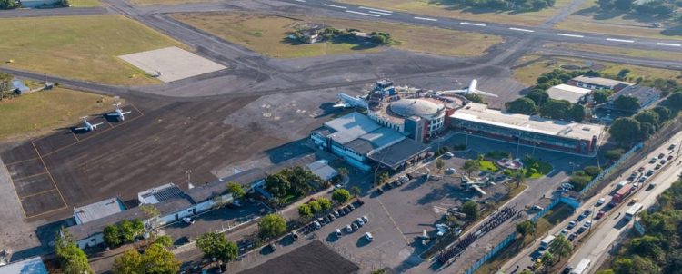 El Aeropuerto de Ilopango a 12 kilómetros de San Salvador. /Foto Diario El Salvador
