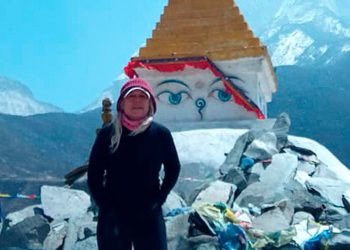 Montañista salvadoreña se encuentra a 4,410 metros de altura en su travesía por el Everest