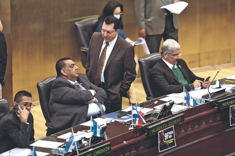La solicitud de embargo es en contra de la directiva que lidera Mario Ponce y que tomó posesión desde el 1.° de noviembre de 2019./Foto Diario El Salvador