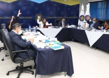 Funcionarios y jueces elegidos para candidatos a magistrados