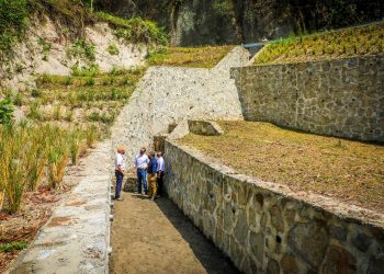 Obras Públicas elimina cárcava en carretera a lago de Ilopango