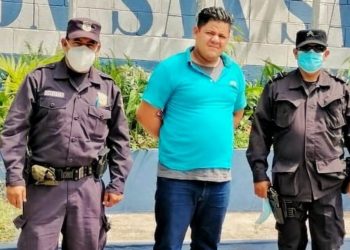 Detienen a microbusero que intentó atropellar a una gestora de tránsito en San Salvador