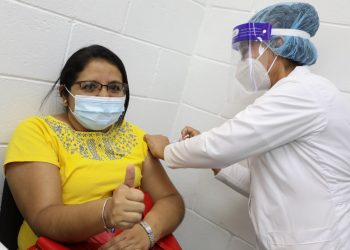 Casi el 50% de los docentes del sector público ha sido vacunado contra la COVID-19 en El Salvador