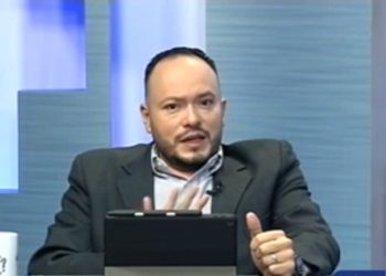 David Reyes pide vetar decreto que otorga prórroga a buses viejos