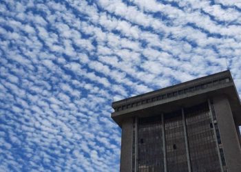 Meteoróloga Sandra Martínez explica el porqué de las nubes con ondulaciones en el cielo de este día
