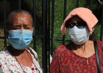 «La logística esta buena, nuestro presidente nos cuida»: Marta Pérez, beneficiaria de la vacuna anti-COVID en El Salvador