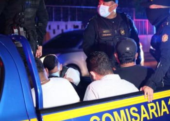 Policías capturan a 21 personas por no respetar la Ley Seca en Guatemala