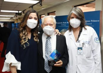 Directora Mónica Ayala reconoce labor de maestros de medicina destacados en el Seguro Social