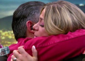 Entre lágrimas y abrazos: así fue la emotiva despedida de la presentadora Kathya Carranza de Noticias 4 Visión