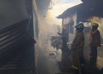 Corto circuito habría provocado incendio en Mercado de San Miguel, según Bomberos
