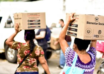 Gobierno salvadoreño entrega 3 mil paquetes alimentarios a familias afectadas por incendio en San Miguel