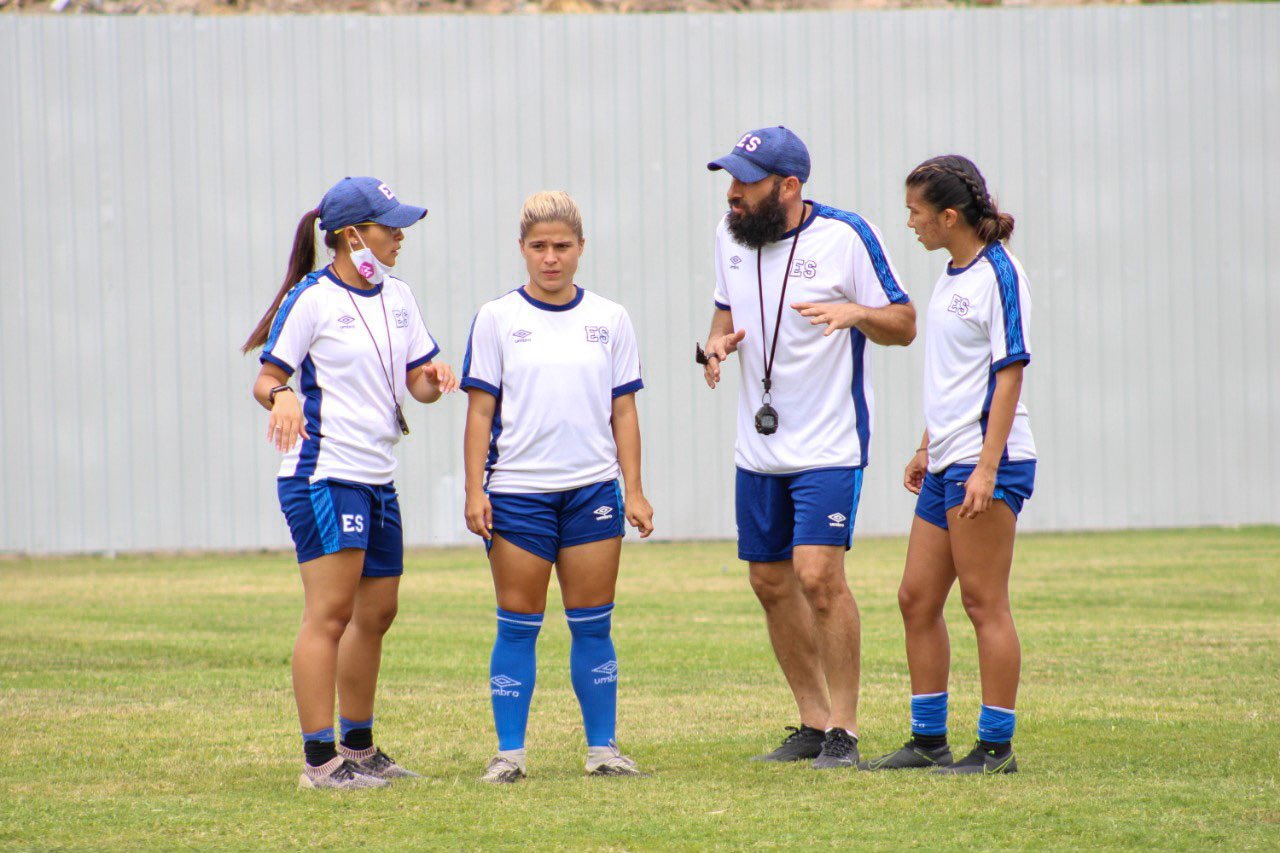 Eric Acuña, seleccionador de la selecta femenina «No tenemos ahora la