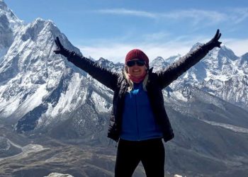 Karina Arrué se encuentra en óptimas condiciones durante su ascenso al Monte Everest