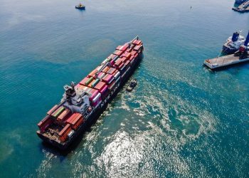 El Salvador recibe un nuevo buque con alimentos en el puerto de Acajutla