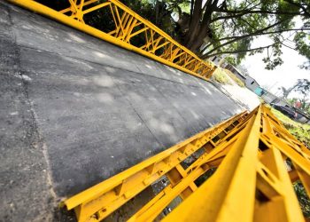 Entregan puente que brindará conectividad segura a la comunidad Los Cocodrilos, en San Salvador