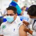 Personal de Cruz Verde recibe primera dosis contra la COVID-19 en el Megacentro de Vacunación