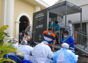 Ministerio de Salud toma pruebas de coronavirus a habitantes de El Congo, en Santa Ana