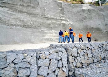 MOP entrega obras de mitigación en sector de Agua Caliente en Soyapango previo a época de lluvias