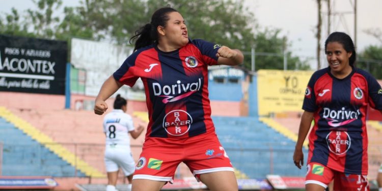 Alisson Crespín gritó con todo su gol al Alianza Women. Cortesía @CDeportivoFAS