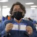 Geovani Galeas, analista político, fue vacunado contra la COVID-19