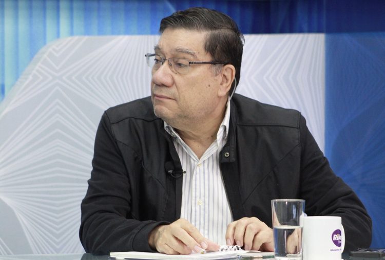 Juan José Martel fue invitado esta mañana a la entrevista Diálogo con Ernesto López, de grupo Megavisión. FOTO: Cortesía