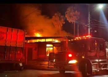 Cerca del 80% del Mercado de San Miguel ha sido afectado por incencio de grandes proporciones