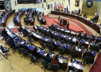 A las puertas de que entre la nueva legislatura, los diputados aprueban en combo