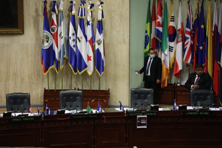 La ausencia de diputados en la plenaria de este viernes fue notable. Foto/Diego García.