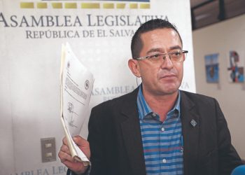 Bono adelantado para diputados fue aprobado por ARENA, PCN y Rodolfo Parker