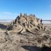 La escultura en arena que adorna la playa El Esteron de Intipucá