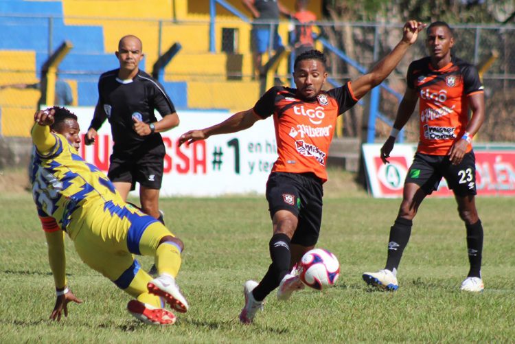 Santos Ortíz regresó luego de cumplir su partido de suspensión. Foto cortesia Elmer González